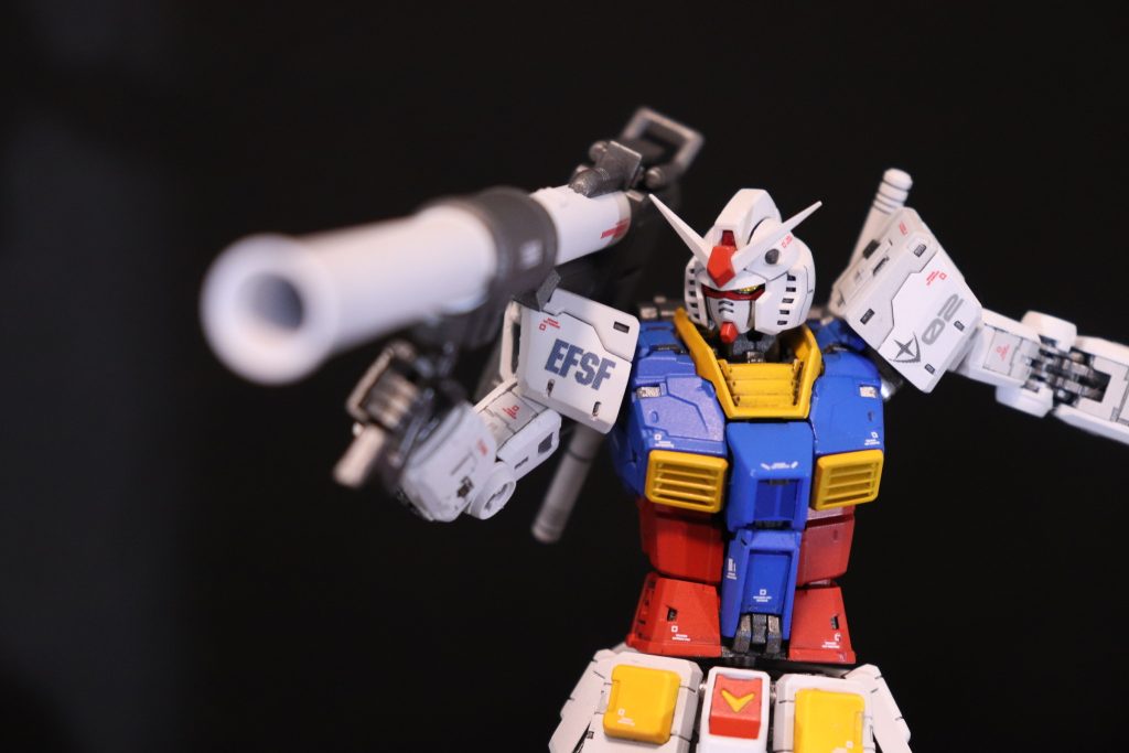 ポージング3赤いガンダムと並べたかったのですが上手く撮れずに断念…よければそちらもご覧ください。