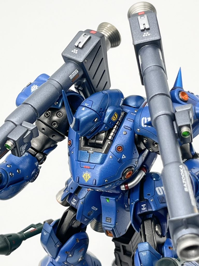 ジャイアント・バズ2門持ち上面ショットバズーカの数え方はしっくり来ないけど『門』らしいです⁉️『丁』かと思ってました…😅胸部ダクトの位置がMETAL BUILDに比べて下だったので、丸形状に変えて上の方に移動させてみました。