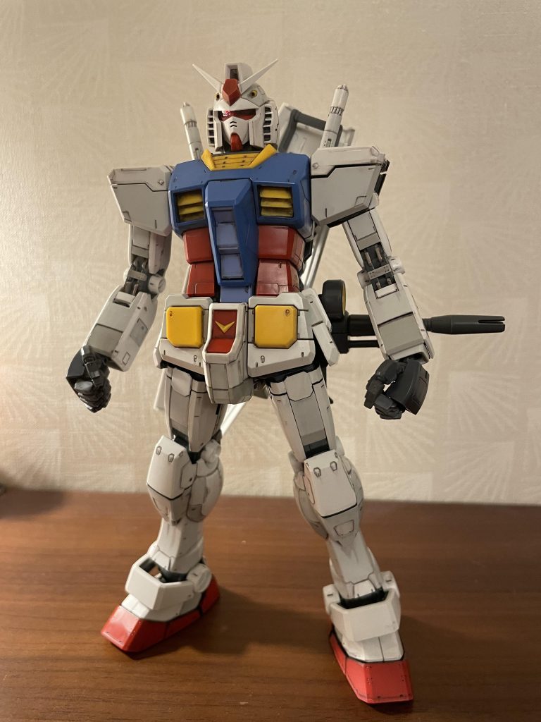 投稿のテーマとは関係ありませんが、MGガンダムversion 3.0です。ガンダムはやはり白兵戦用に開発された試作モビルスーツなのだなと再認識した作例です。