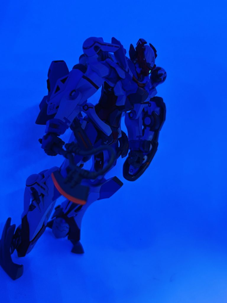 センサーは蛍光グリーンで塗ったプラチップを埋め込み