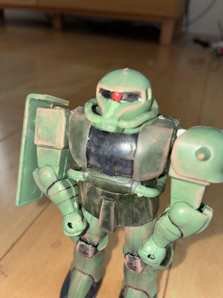 胴体と足以外は成形色のままです