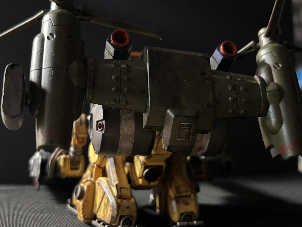 後ろも、翼が大きいので結構面積とります