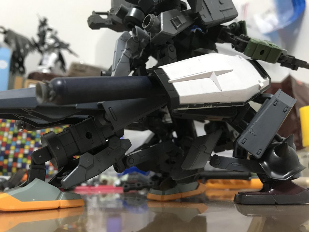 下からのアングル足の位置が比較的分かりやすいかも