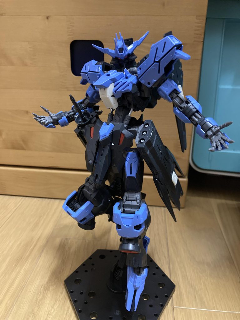 バエル立ちで一枚