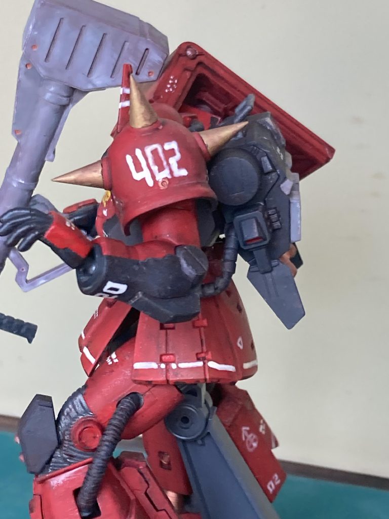 スパイクはサイコザクのモノなので、大きく尖っております。