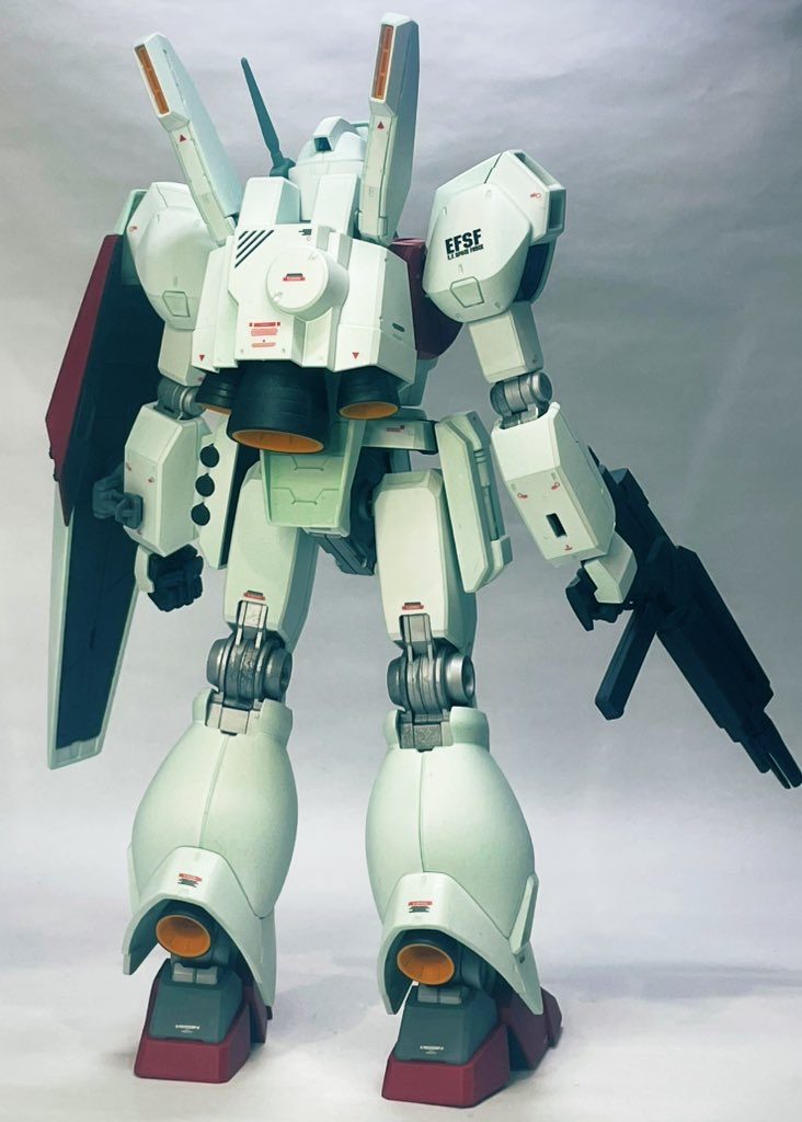 ただ全く同じなのもつまらないので通常版(CCA版)ジェガンで制作。