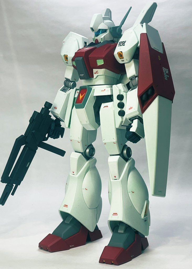 ジェガンはMGの割にシンプルな構造なのでとても作りやすいです。ごちゃごちゃしていないのも魅力のひとつですね。