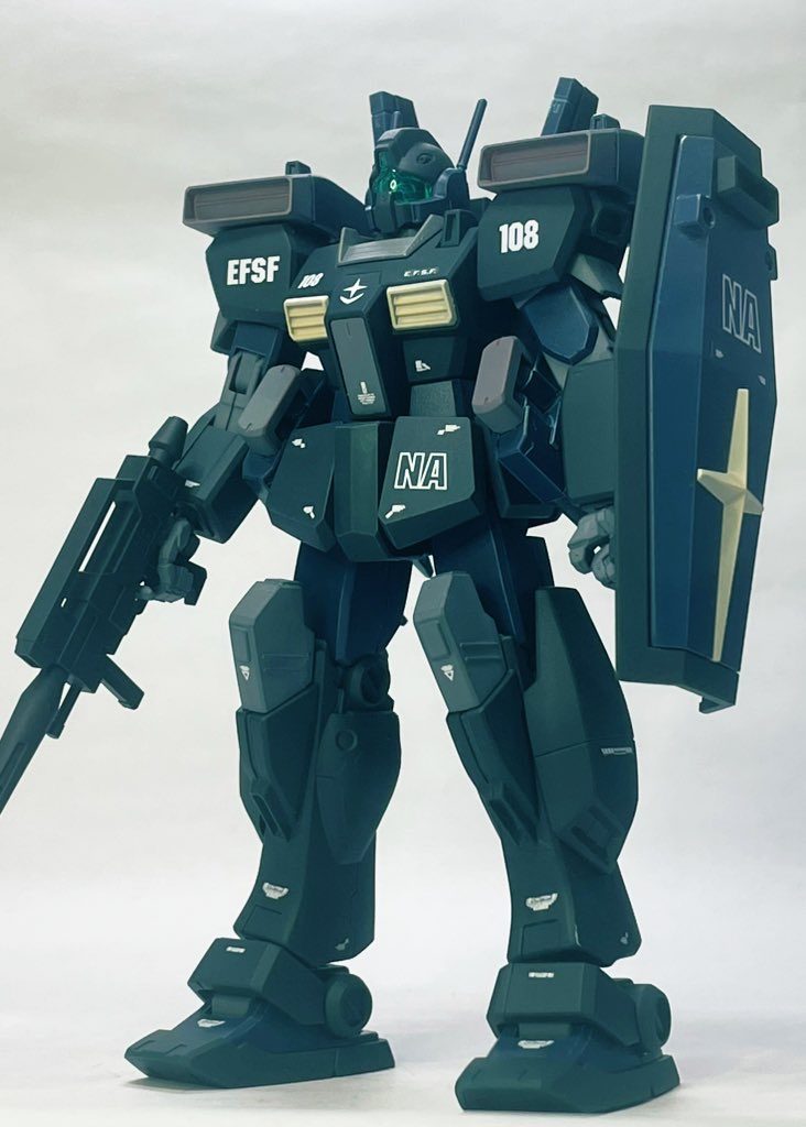 HG ジムⅢをジェスタカラーに全塗装。ネービーブルーやブルーグレーを使って調色。以前使ったガイアカラーのブルーグレーではなくクレオスを使用。