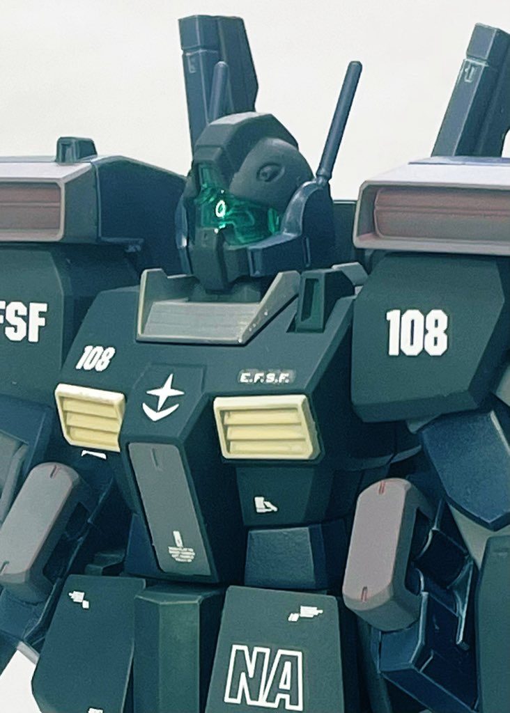 やたら強そうに見えるのもこの色ならではでしょうか。