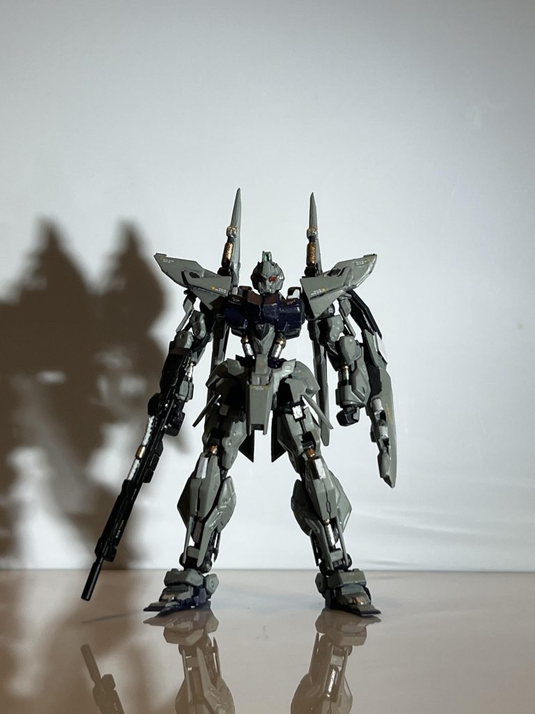 スプレー＋筆塗りでの全塗装となります。塗料:シタデルカラー、Mr.カラー（ラッカー系）、水性ホビーカラーデカール:スジボリ堂さんのロボデカール