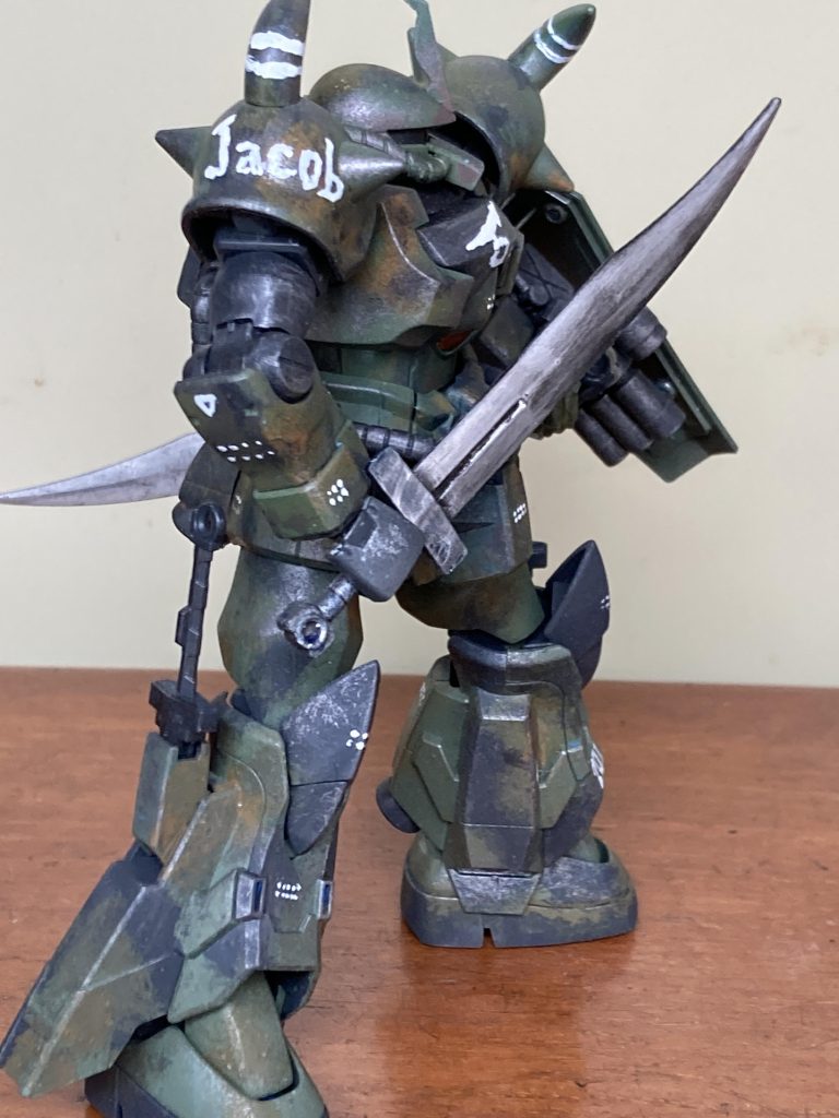 サーベルはシールド裏に装備せず、ヤーコブらしく腰にネオジムでつけました。