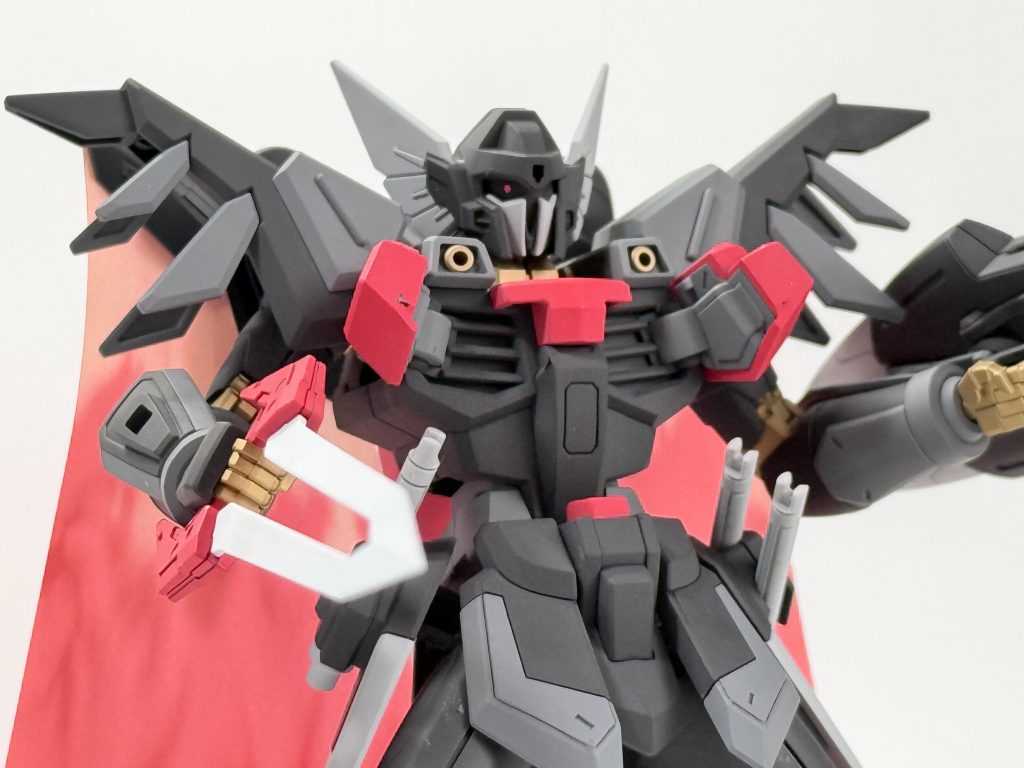 胸部を展開して大量の針?を発射