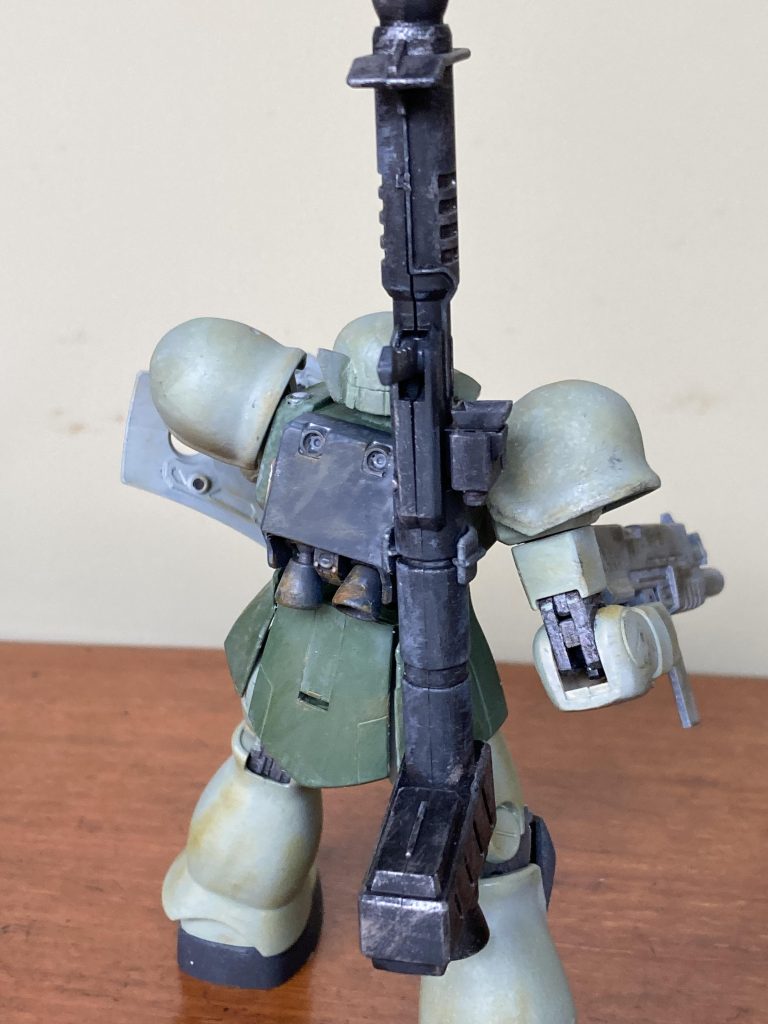 ラテーケンバズはドムのものは無かったので、以前残していたケンプファーのものを使いました。あー、ケンプファーはアップせずに近所のプラモ屋に売ってしまったのですよ💦