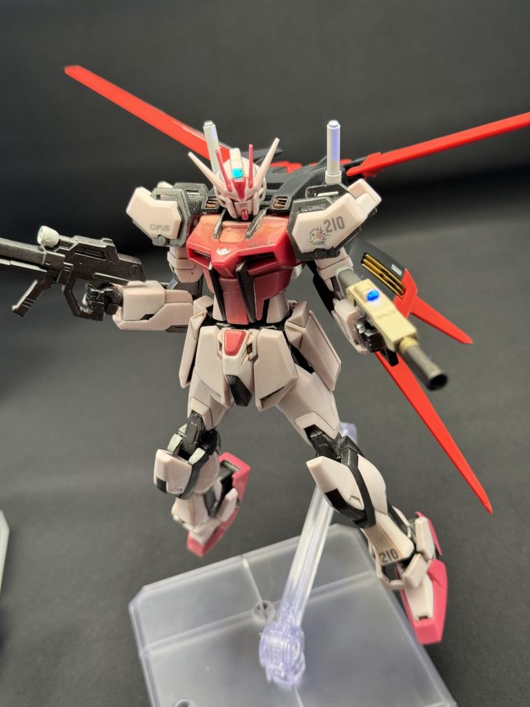 付属のショットガンは全塗装&塗り分け…武器は色数増やすとリッチに見える…アングル的に全体を見づらいけど💦ガンメタル、セールカラー、ニュートラルグレーⅡ、Ⅳ、金で部分塗装…センサーは青ラピーテープ+蛍光ブルー+UVクリアーレジン。トップコートはガイアのセミグロスクリアー