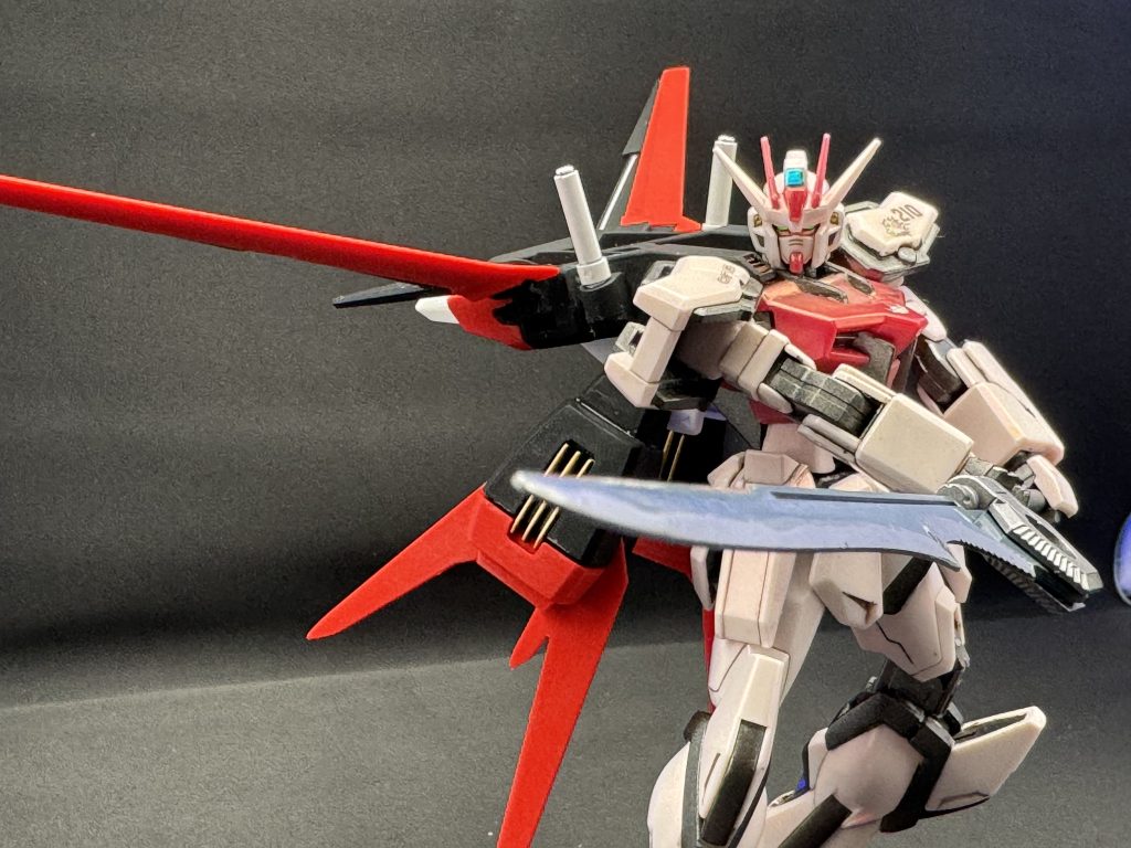 グランドスラムはガイアのスターブライトアイアン、クレオスの水性ブルーグレー、ガンダムマーカーのメッキシルバーで塗り分け…合わせ目消しはしてない…