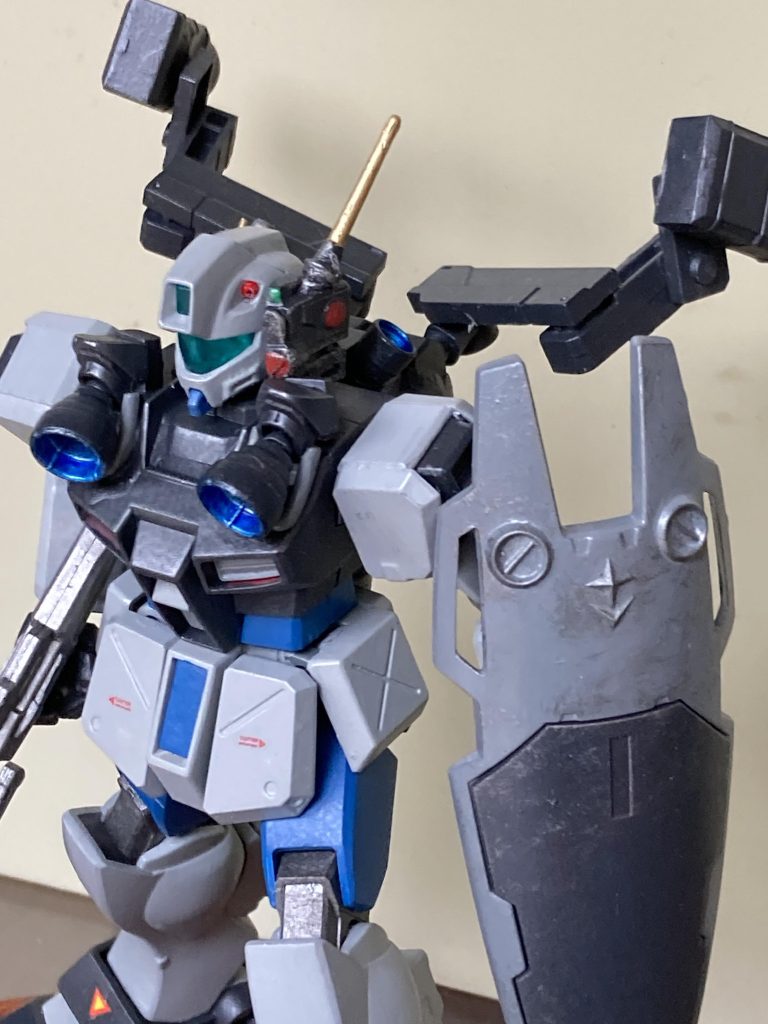 頭部のマーカーポッドはポリパテ、ジャンク品などで。