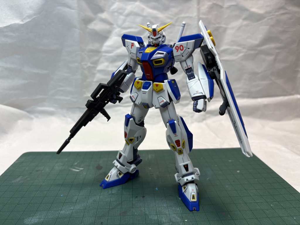 発売当初に作りました。当時はガンダムマーカーのスミ入れ、トップコートもしたりしなかったり。これは半光沢でトップコートしてます。