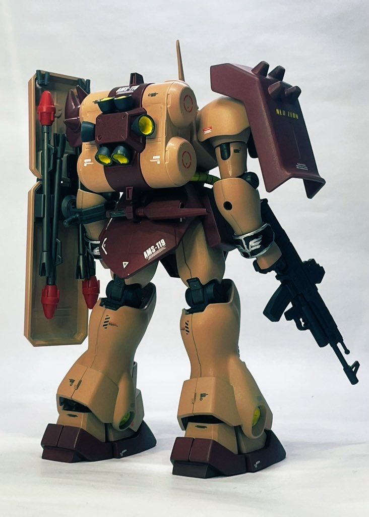 MG版の説明書は持っていたのでそちらを参考にカラー調色。つーかこれわざわざ調色しなくてもシャアピンク使えばよかったのかも？