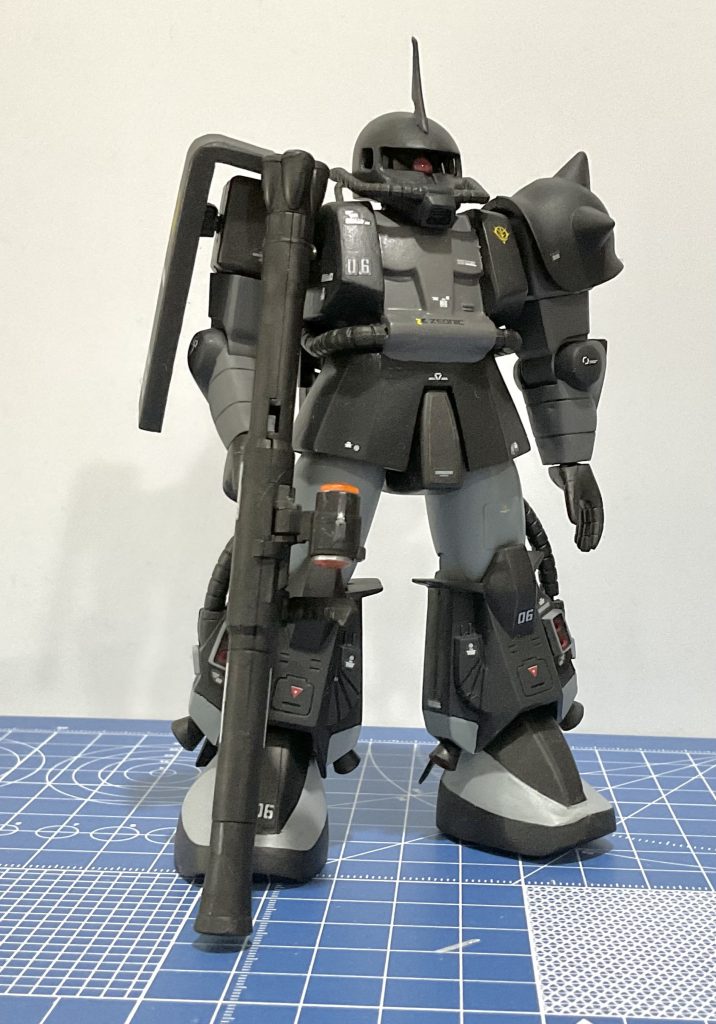 改修箇所①頭部：モノアイをＨアイズ化、モノアイレールの支柱を整形胸部：幅詰め、エポパテで整形肩関節：ポリキャップ化