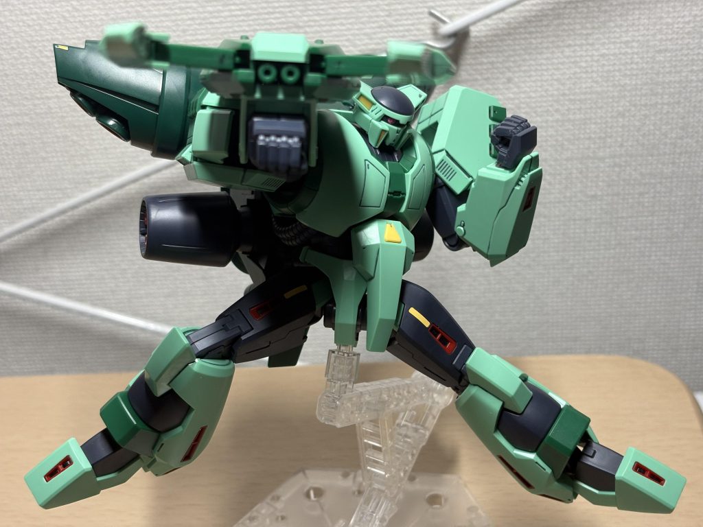 …まあ、それならそれで、こいつのメイン射はツインビームで無駄に2発ずつ弾消費するので、「どうせ威力もカスなんだから、納刀せずにシングルビームで撃てよ」とか思いましたがw