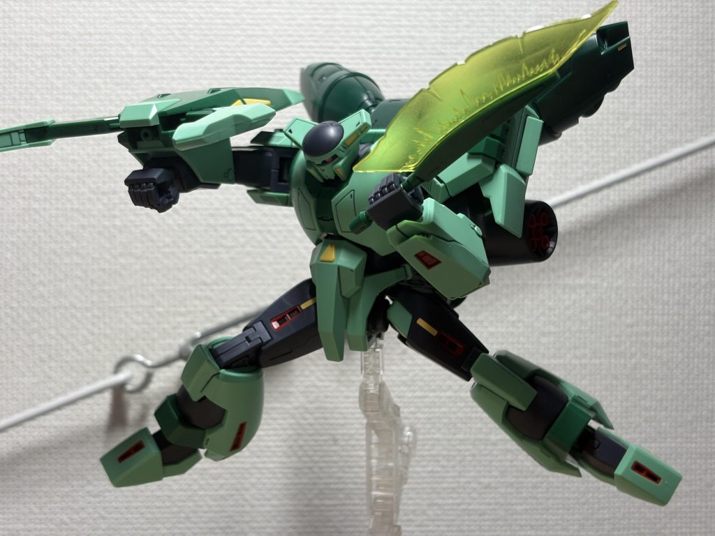 そんな弱々だったゲームのことはともかく、トマホークはかっこいい!エフェクトはシナンジュの流用です。なので…