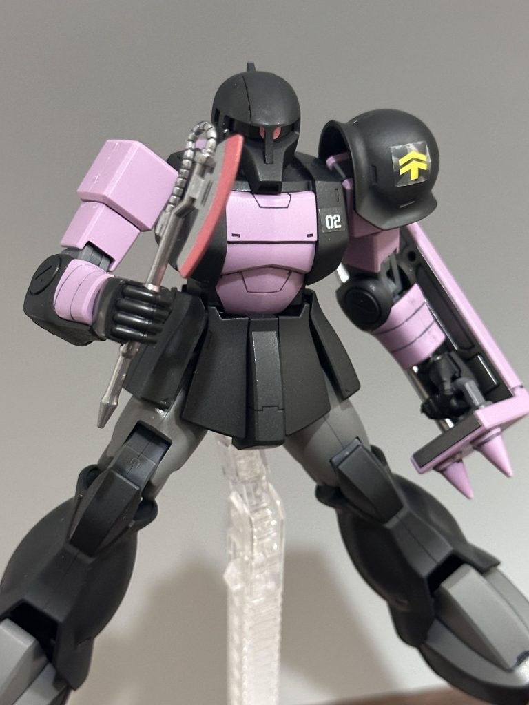 足の一部が真っ白すぎて気になるからグレーで塗装しました後ちょこちょこ塗ってます僕はだいたいビームライフルとかはスターブライトアイアンを塗っちゃいます