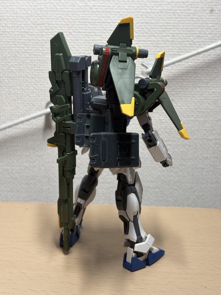 遊びでやったはいいものの、コンボウェポンポッドって後部に弾倉があるので、ポッド同士で干渉してどうやっても綺麗に揃えて前を向かせられません!