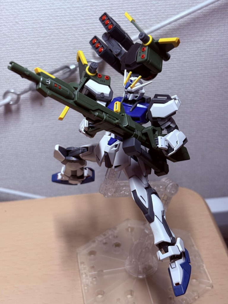 アグニと背部武装で一斉射!アグニに右手を添えると、ほぼ問答無用で肩武装は変な方向向くので、やっぱり背部にウェポンポッドがあるのはいいことだ!