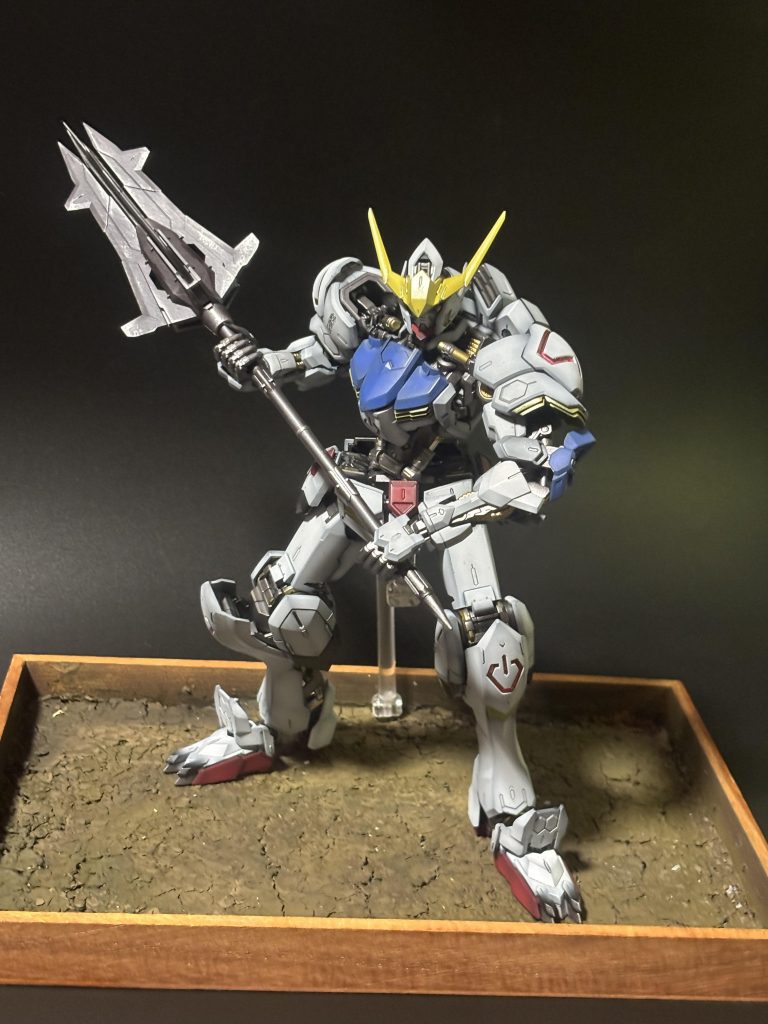 バルバトスは簡単ではありますが台座も作ってみました