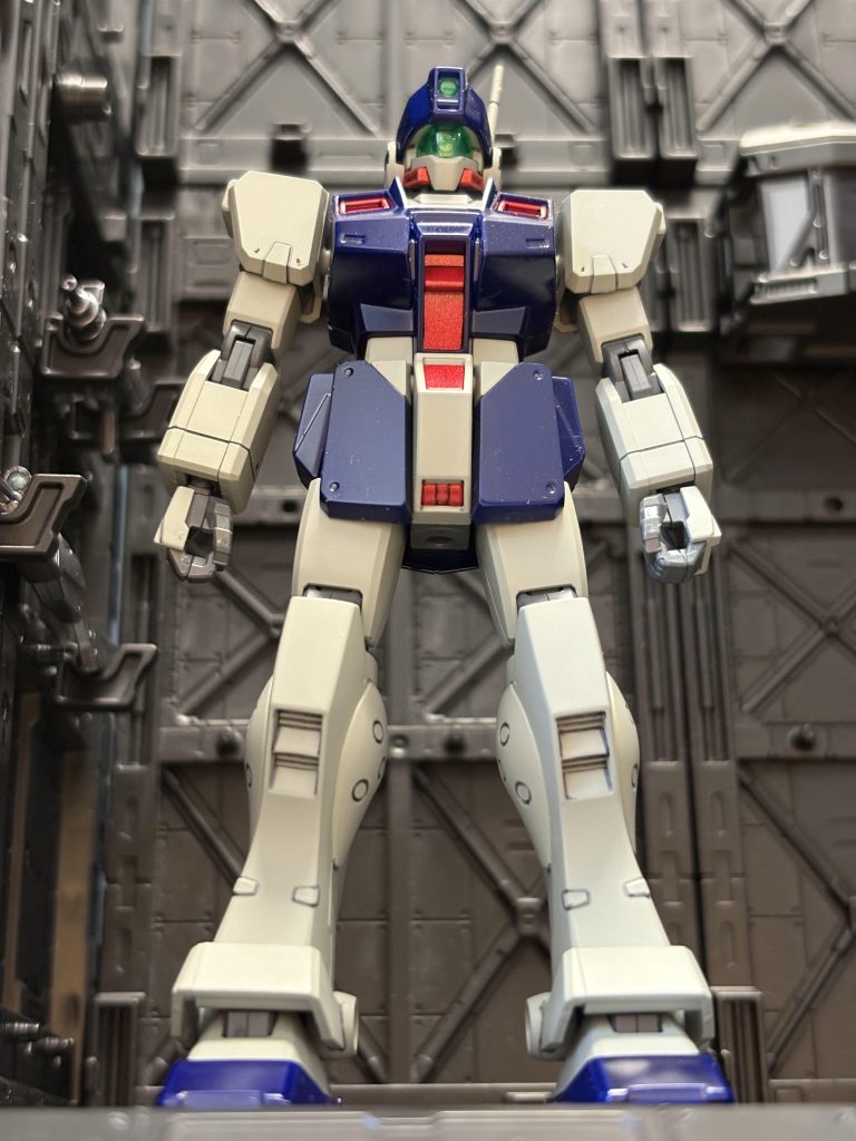 頭部ゴーグル内部、シルバーで塗装。センサーの造形まで良くできています。