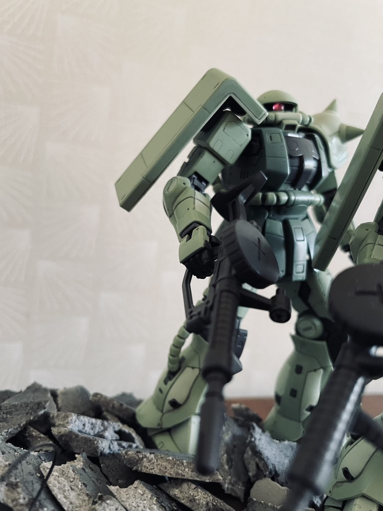 ザクは格好いいですね。モビルスーツは兵器であると認識させるのに一番しっくりくる機体かもしれません。