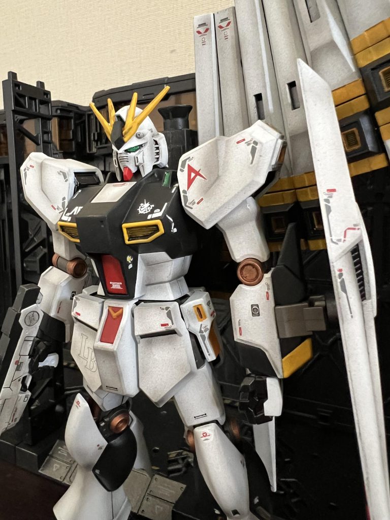 全体にスモークグレーでシャドーを入れました。