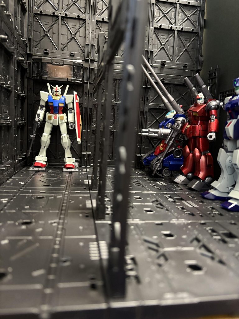 オペレーター (ガンダム、カタパルトへどうぞ)エースパイロット (了解)