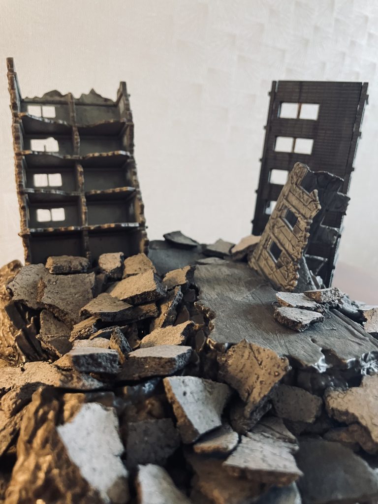 別アングルからのショットです。高いビルを後方に置いてみました。ライトの関係で夕日を浴びているような感じになりました。