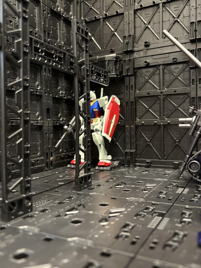 その途端、ゴォー轟音と共に、強烈な風が