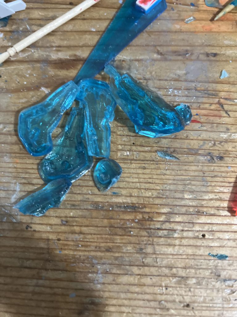 それでは制作過程を。クリアパーツはおゆまるレジン製法で複製。これがまぁ大変だこと。特に胴体の所が最後まで満足行く出来にはなりませんでした.....。