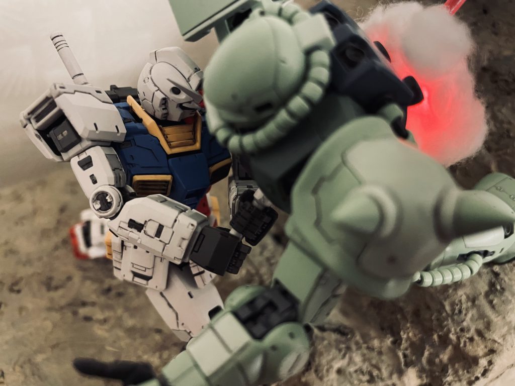 もう一枚。赤のLEDで爆発のエフェクトを表現しています。