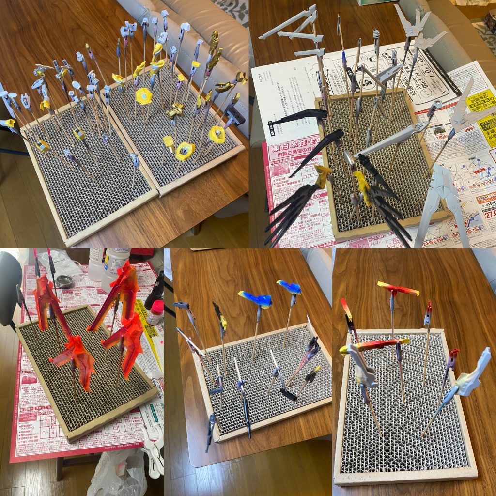 塗装作業、基本サフはグレーでゴールド箇所は、黒サフを吹きました。今回の塗装は、過去に使用したカラーで対応したのでカラーレシピ(詳細)は、省略します。MSの赤箇所は、キャンディ塗装気味にしていたのですが、つや消しを強めに吹いて仕上げてしまったので、普通に分かりづらいマッドキャンディになってしまいました。羽やライフルなど、後半はマスキング作業多めで、作業スピードがだいぶ落ちました(zaku-kao9)