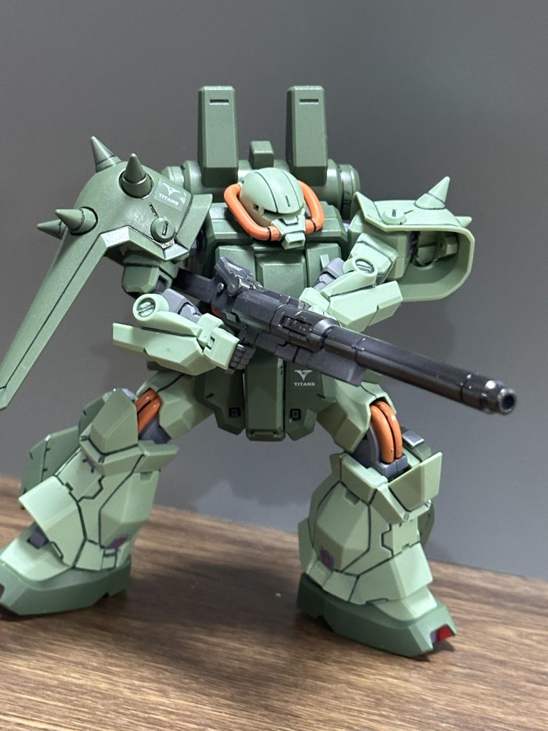 パイプのオレンジは赤を混ぜて濃いめに塗装しました後はバーニアとライフルを塗っただけで基本そのままです