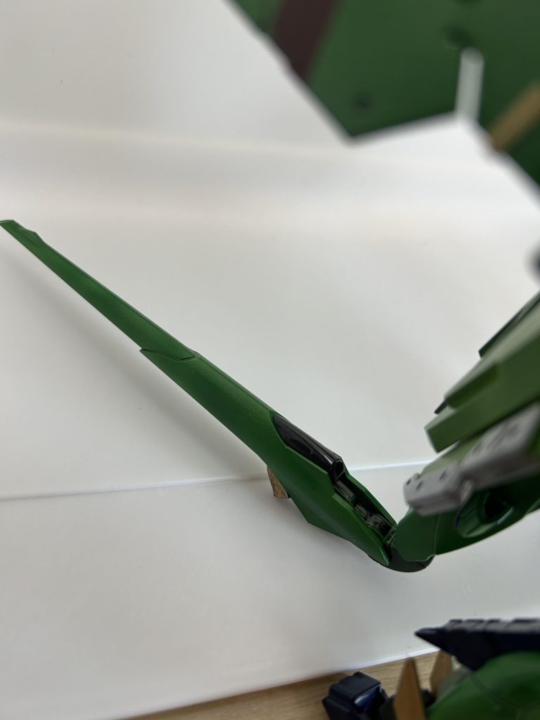 　尻尾のビームレーザーは極限までビームを収束させる事で水中でも高い威力を誇る｡ただしビームが細く当てにくい