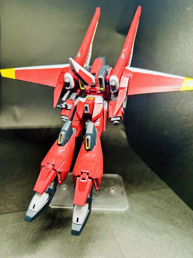 MA形態ウイングの大型化で見栄えよく、腰のネオジムはシールド接続にも。どんでん返しの腕バーニアは今作の1番のお気に入りです。