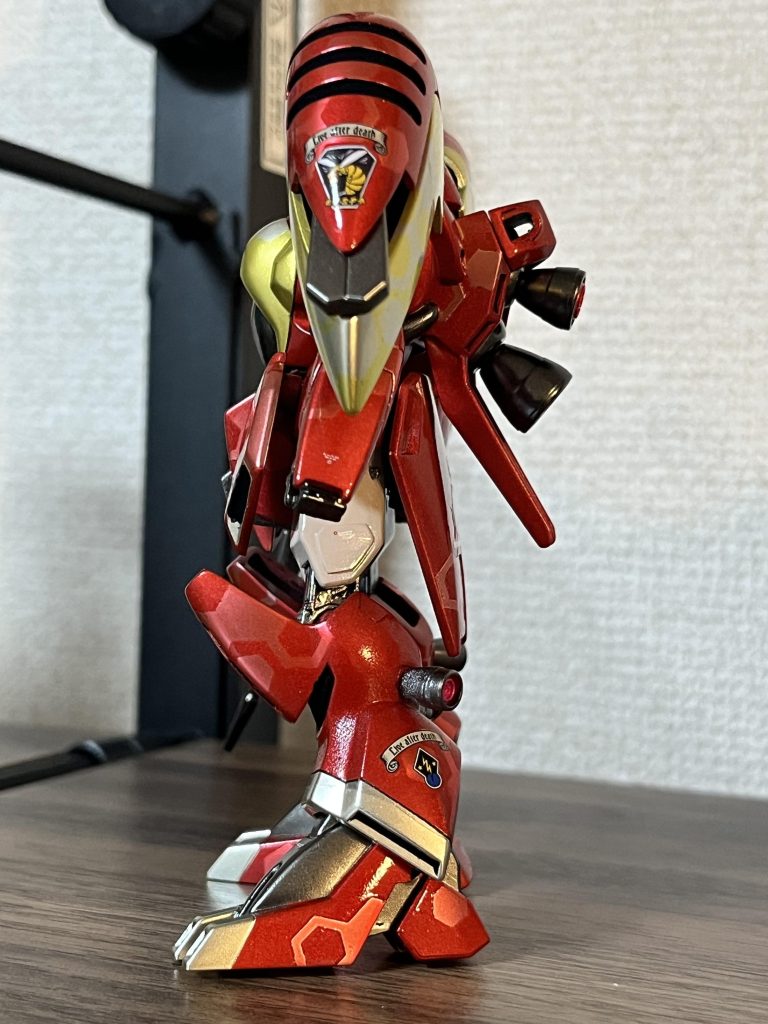 旧キットとはいえ素敵なプロポーションです。立体をみて、ゾロアットのデザインがこんなに美しいと実感しました。まじでかっこいい。