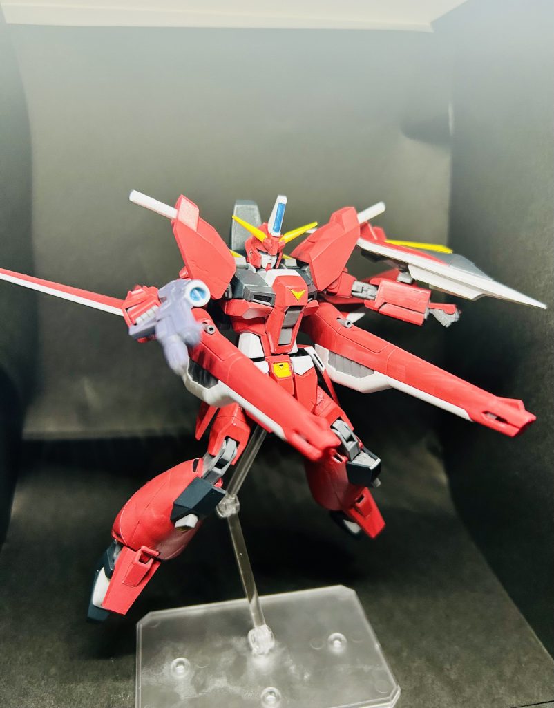 フライトポーズ腰にビームライフルをマウントできるようにネオジム仕込みました。