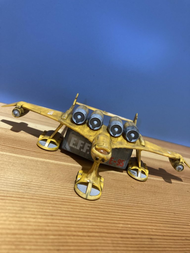 正面。宇宙軍が地球で動くのに一時的にミデア使用の設定で一般的なSFにすべきか...いやいや、ミデアは地球上しか移動出来ないんだし...となると...地上軍のGFにすべきか悩み...えぇい!EFFならどっちにも潰しが効くだろとEFFで