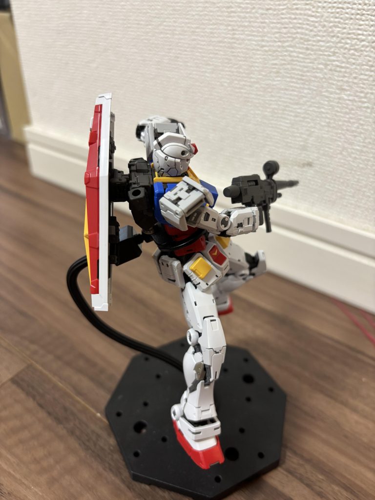 ノールックキルのシーンアムロの化け物具合がわかった名シーンですね