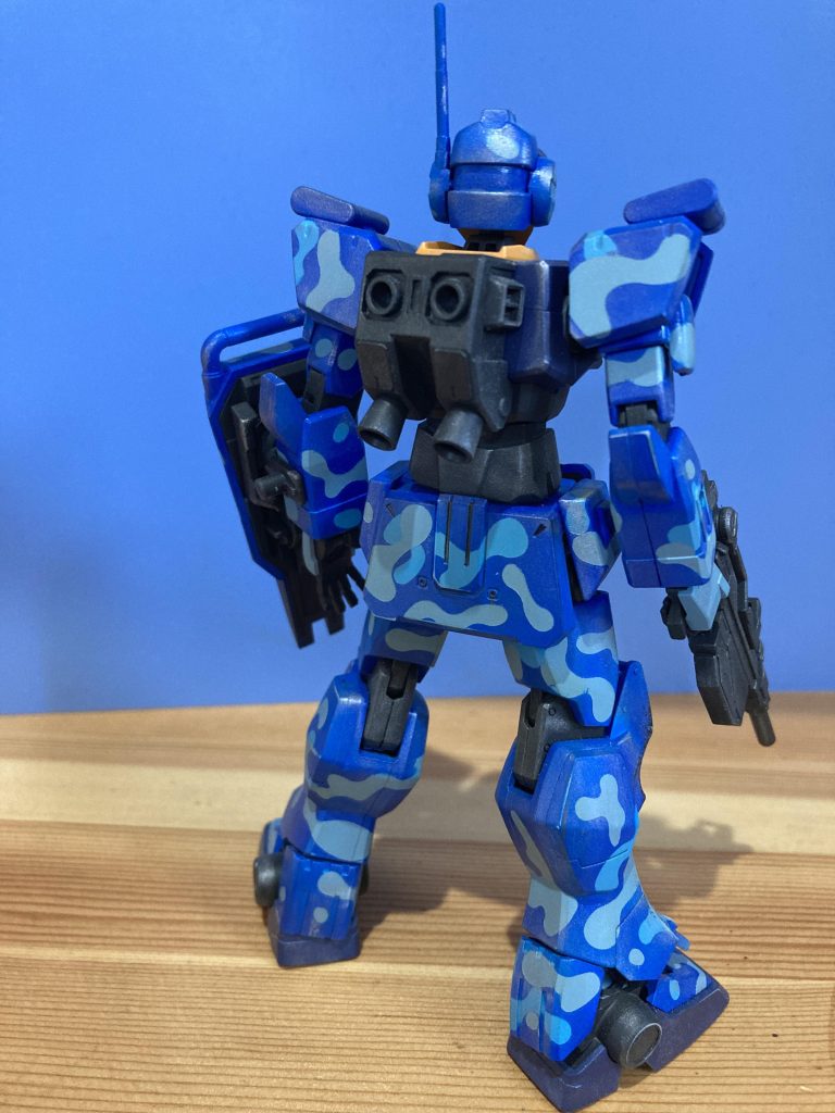 背面。バックパックはベースガンダムから両サイドのビームサーベル基部はダクトのディテールで塞ぎました