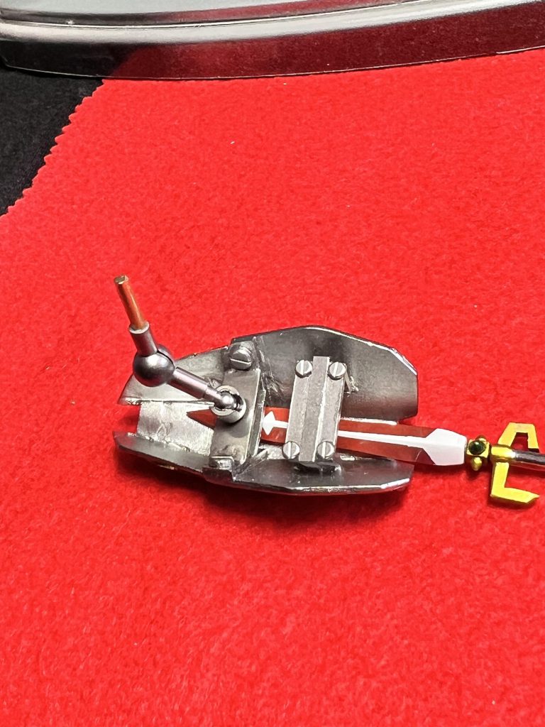 やらかし塗装前はシールド裏に剣がピシャリと収納出来ましたが塗装したら入らなくなりました😅ご覧いただきありがとうございました!