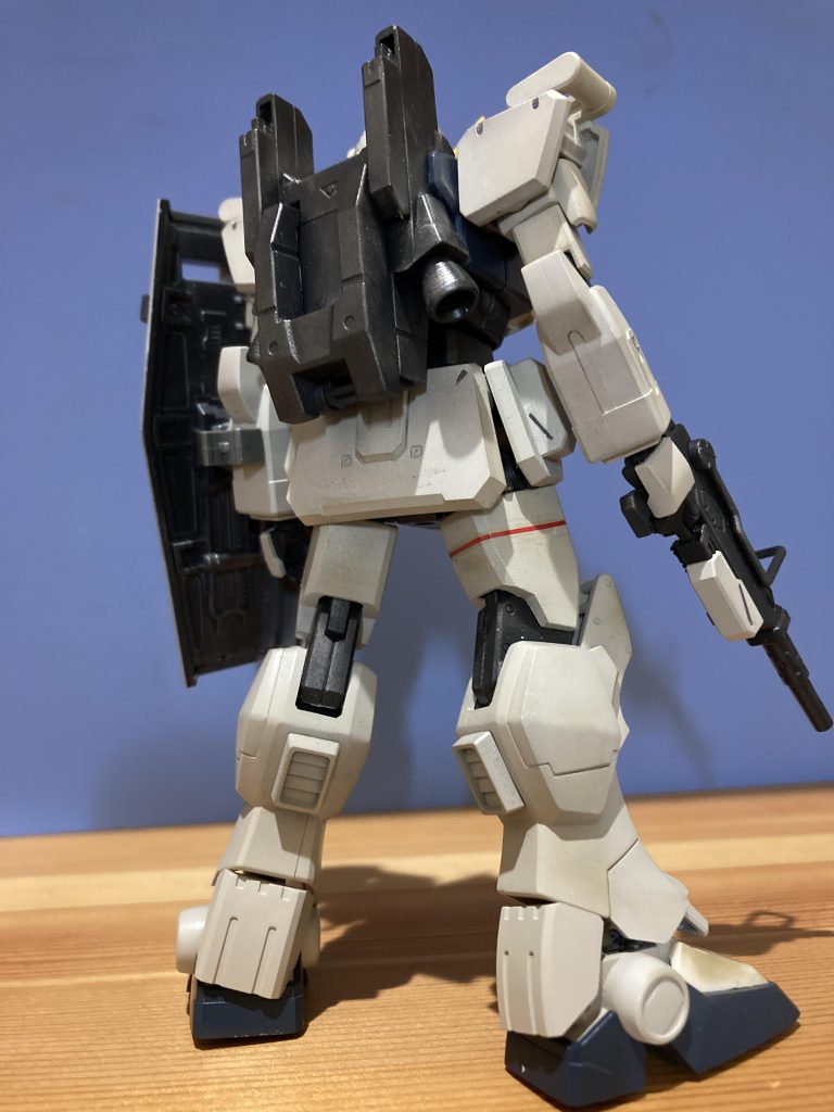 背面。シールド裏は黒系に。脹脛にはダクトっぽいのをプラスで