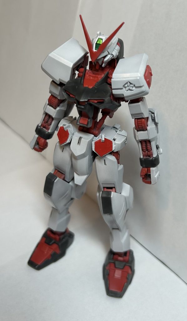 ・本体アップ左肩部の桜マークはプラ板を大胆にカットして製作してます。また、腰部フロントアーマーもプラ板です。