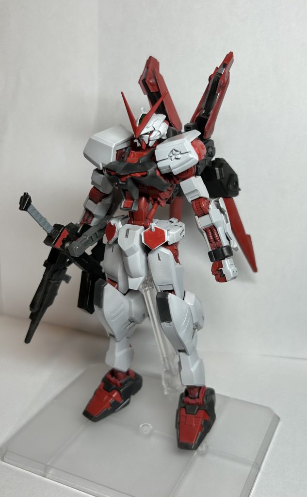 ・前面アストレイ風でありながら、随所にガンダムフレームを取り入れています。